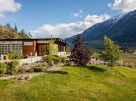 Fort Berens Estate Winery wineshop and view